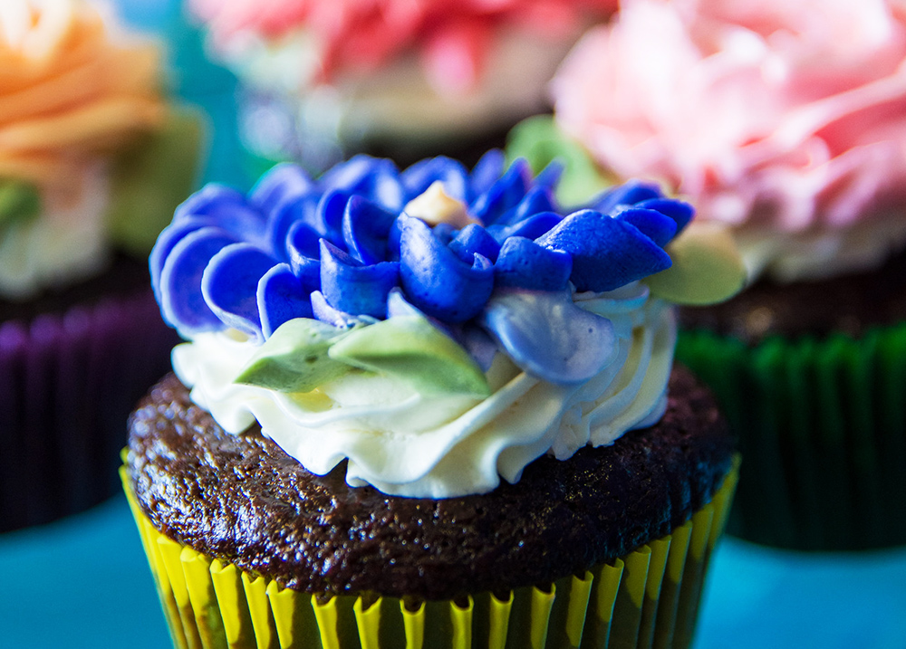 Cupcakes that are decorated with floral designs