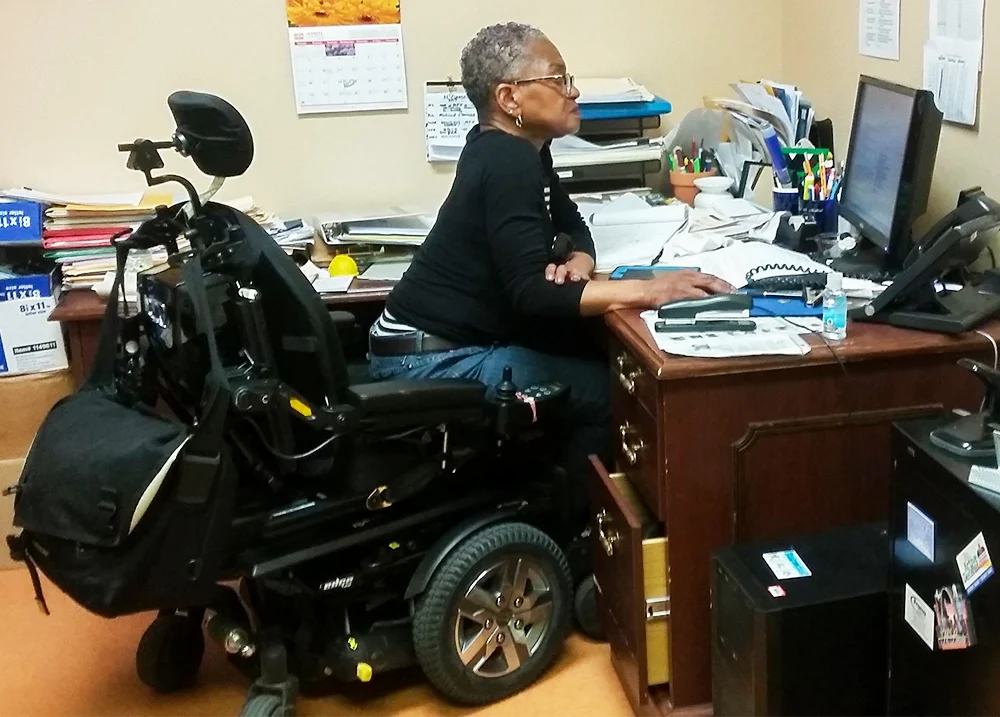 Woman who uses a wheelchair working at a desk